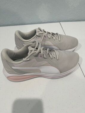 Puma Women's Light Gray & Pale Pink Athletic Sneakers